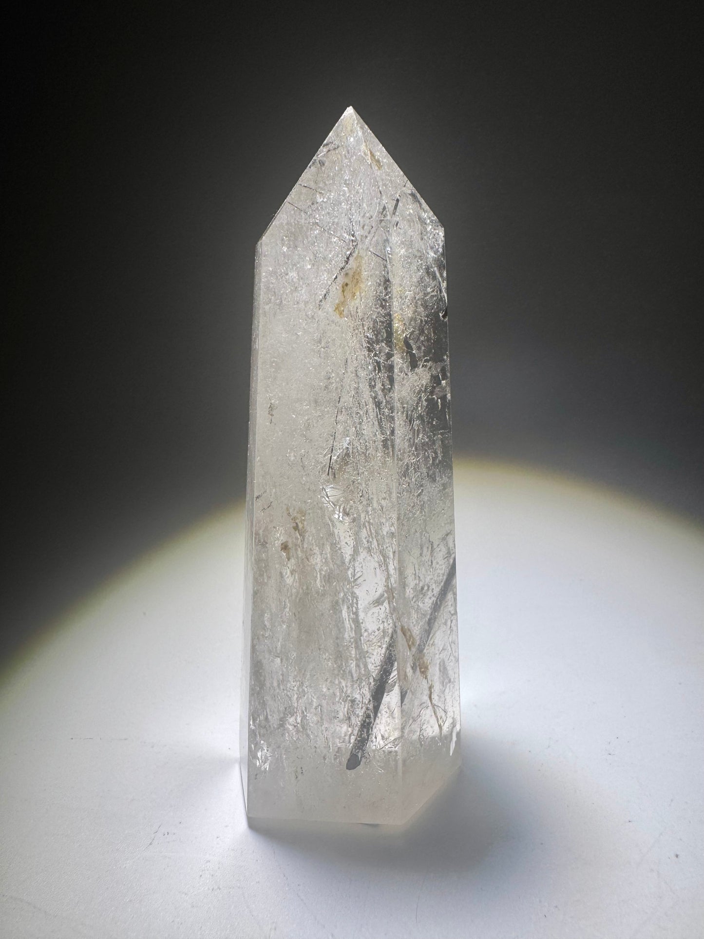 Bergkristall Spitze mit Turmalin - 9cm, 118g