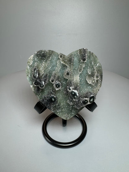 Aussergewöhnliches Amethyst Herz mit Stalaktiten - 7.5cm, 176g