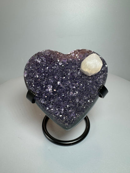 Aussergewöhnliches Amethyst Herz mit Kalzit - 9cm, 247g