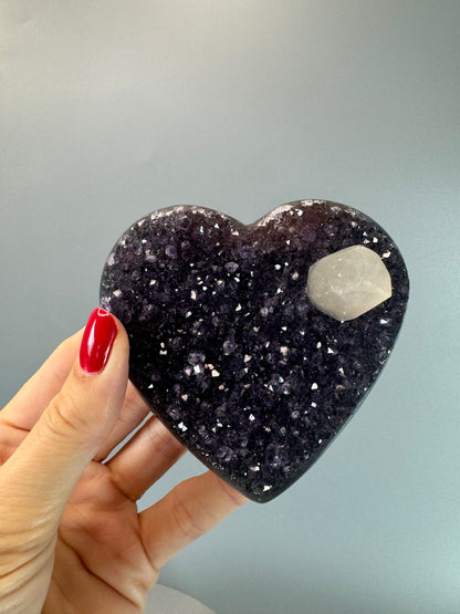 Aussergewöhnliches Amethyst Herz mit Kalzit - 9cm, 247g