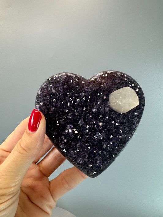 Aussergewöhnliches Amethyst Herz mit Kalzit - 9cm, 247g