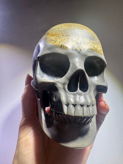 Totenkopf aus Picture Jasper – 12cm realistische Kristallskulptur