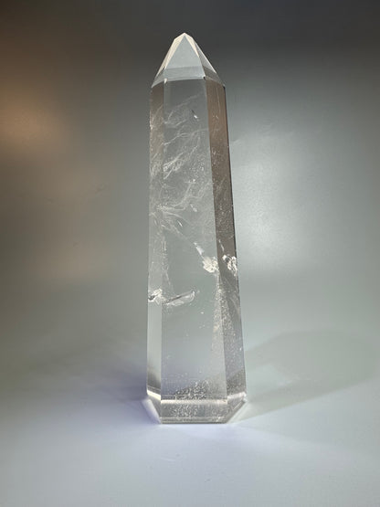 Pointe de cristal de roche ultra-claire (Lémurien) – 25 cm, 1,25 kg – Cristal de qualité supérieure du Brésil
