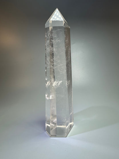 Pointe de cristal de roche ultra-claire (Lémurien) – 25 cm, 1,25 kg – Cristal de qualité supérieure du Brésil