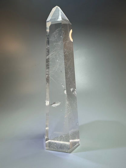 Pointe de cristal de roche ultra-claire (Lémurien) – 25 cm, 1,25 kg – Cristal de qualité supérieure du Brésil