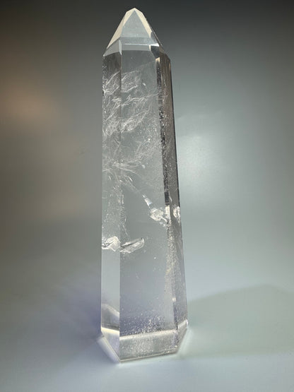 Pointe de cristal de roche ultra-claire (Lémurien) – 25 cm, 1,25 kg – Cristal de qualité supérieure du Brésil