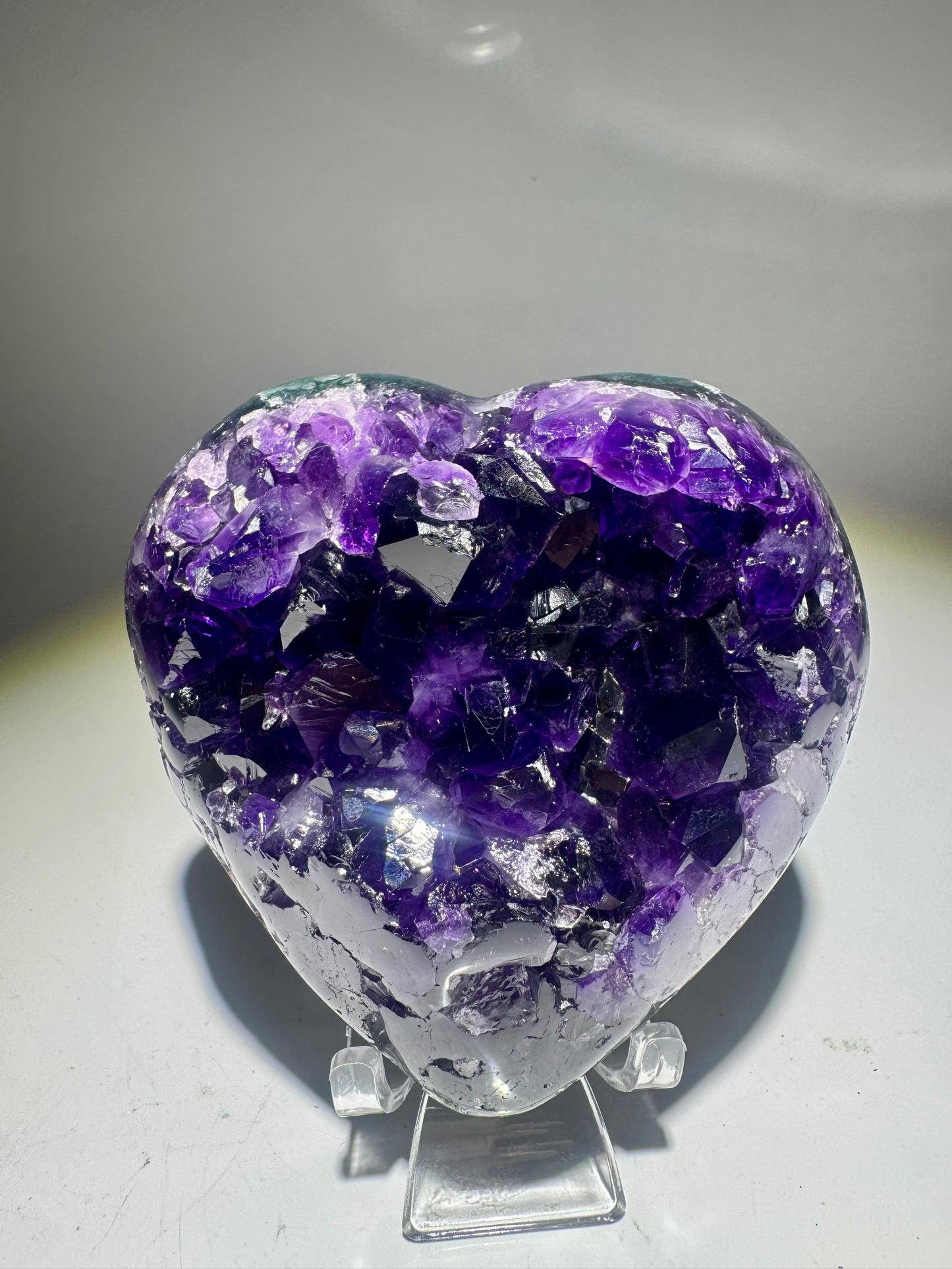 Exklusives Amethyst Herz 647 g Tiefviolett glossy Kristalle Uruguay