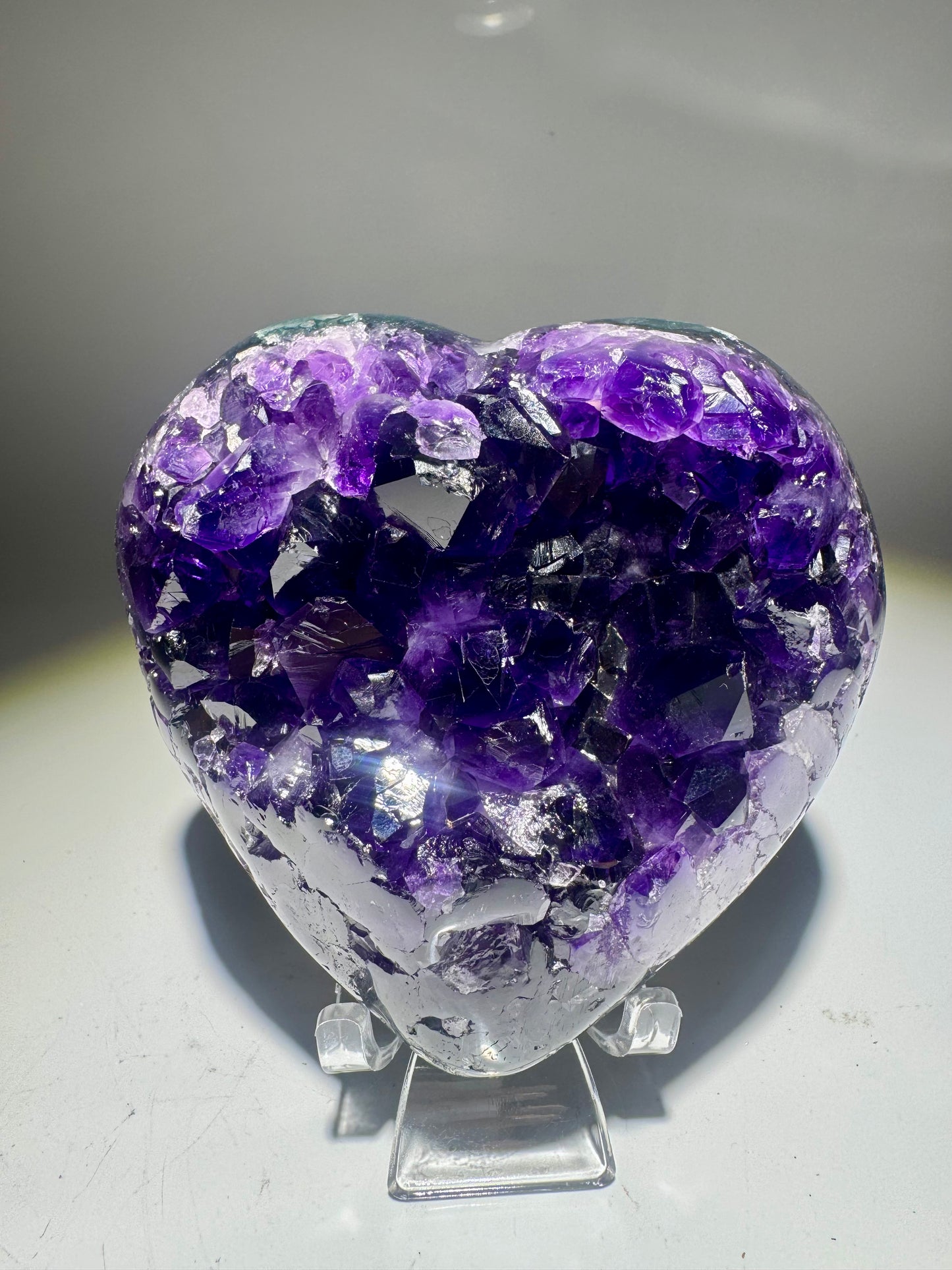 Exklusives Amethyst Herz 647 g Tiefviolett glossy Kristalle Uruguay