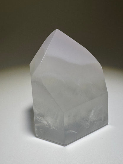 Pointe de fluorite pastel rare - 4,2 cm, 64 g