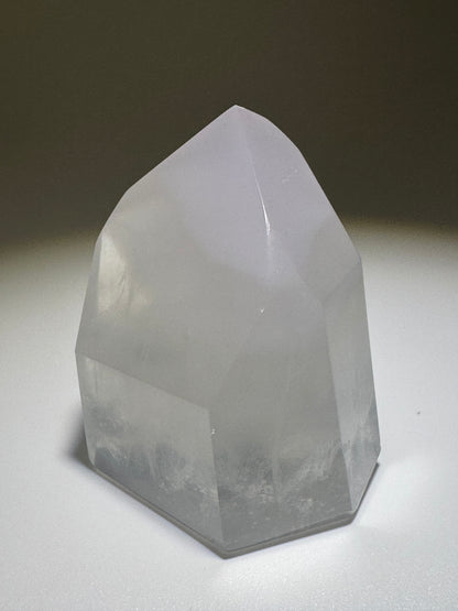 Pointe de fluorite pastel rare - 4,2 cm, 64 g