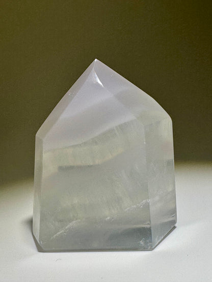 Pointe de fluorite pastel rare - 4,2 cm, 64 g