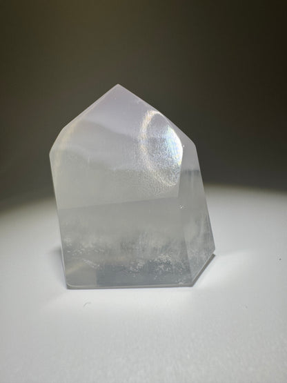 Pointe de fluorite pastel rare - 4,2 cm, 64 g