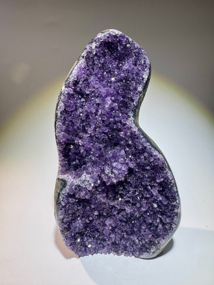 Tiefdunkler Amethyst mit blütenartigen Spitzen – 20 cm, 1.78 kg – aus Uruguay 💜✨