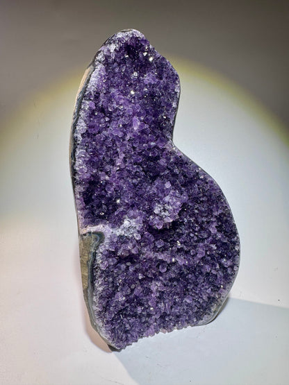 Tiefdunkler Amethyst mit blütenartigen Spitzen – 20 cm, 1.78 kg – aus Uruguay 💜✨