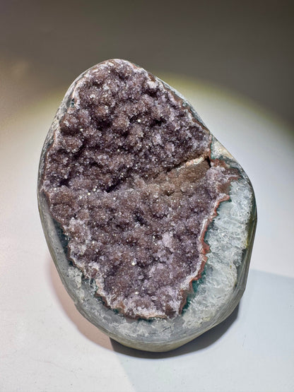 Seltene Sugary Rainbow Amethyst Cutbase – 14 cm, 1.6 kg – Altrosa-lila Doppelkristallisation aus Uruguay 💜