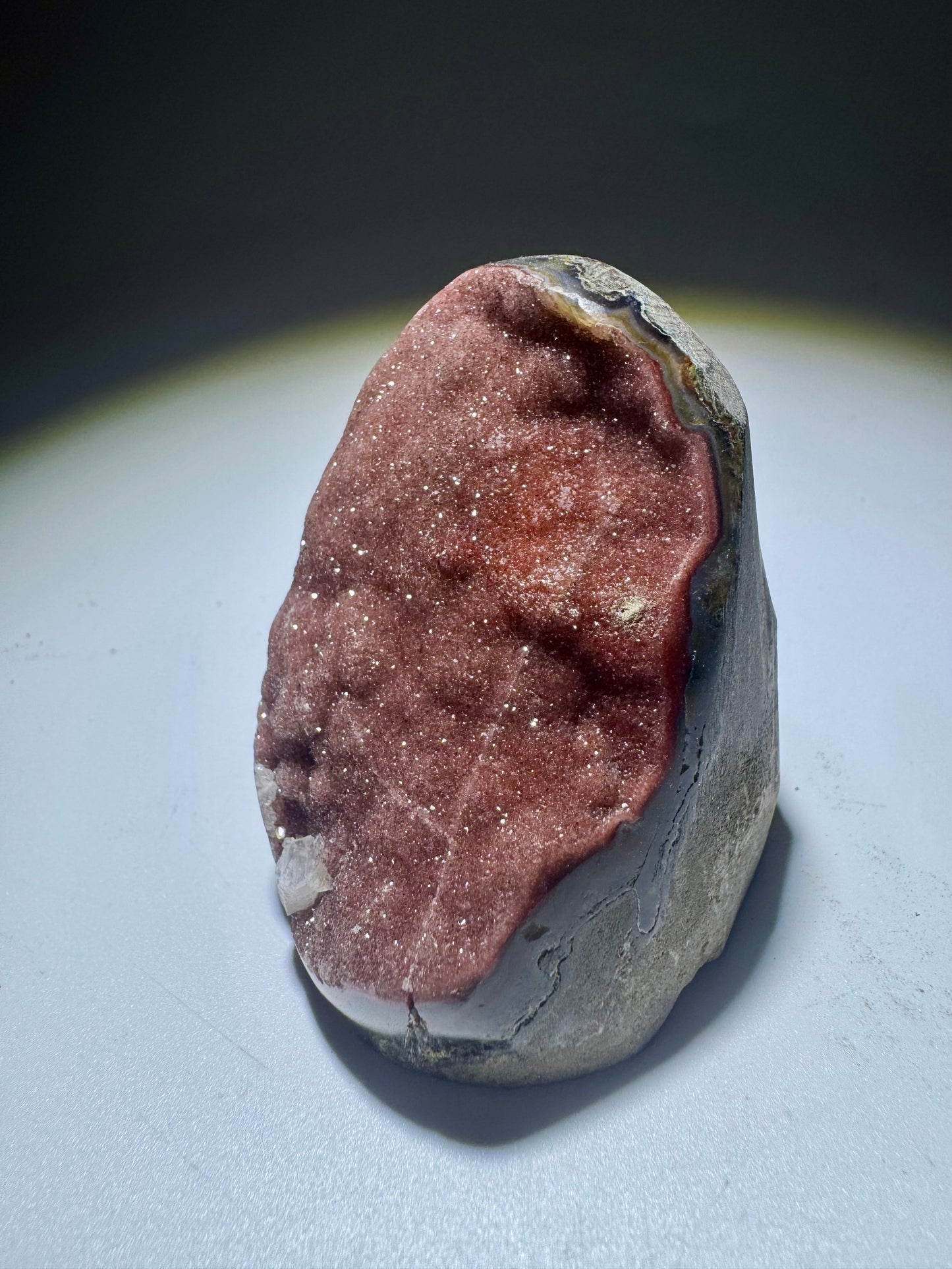 Roter Amethyst Cutbase – 5.5 cm, 106 g – Seltene sugary Kristallrarität aus Uruguay ❤️