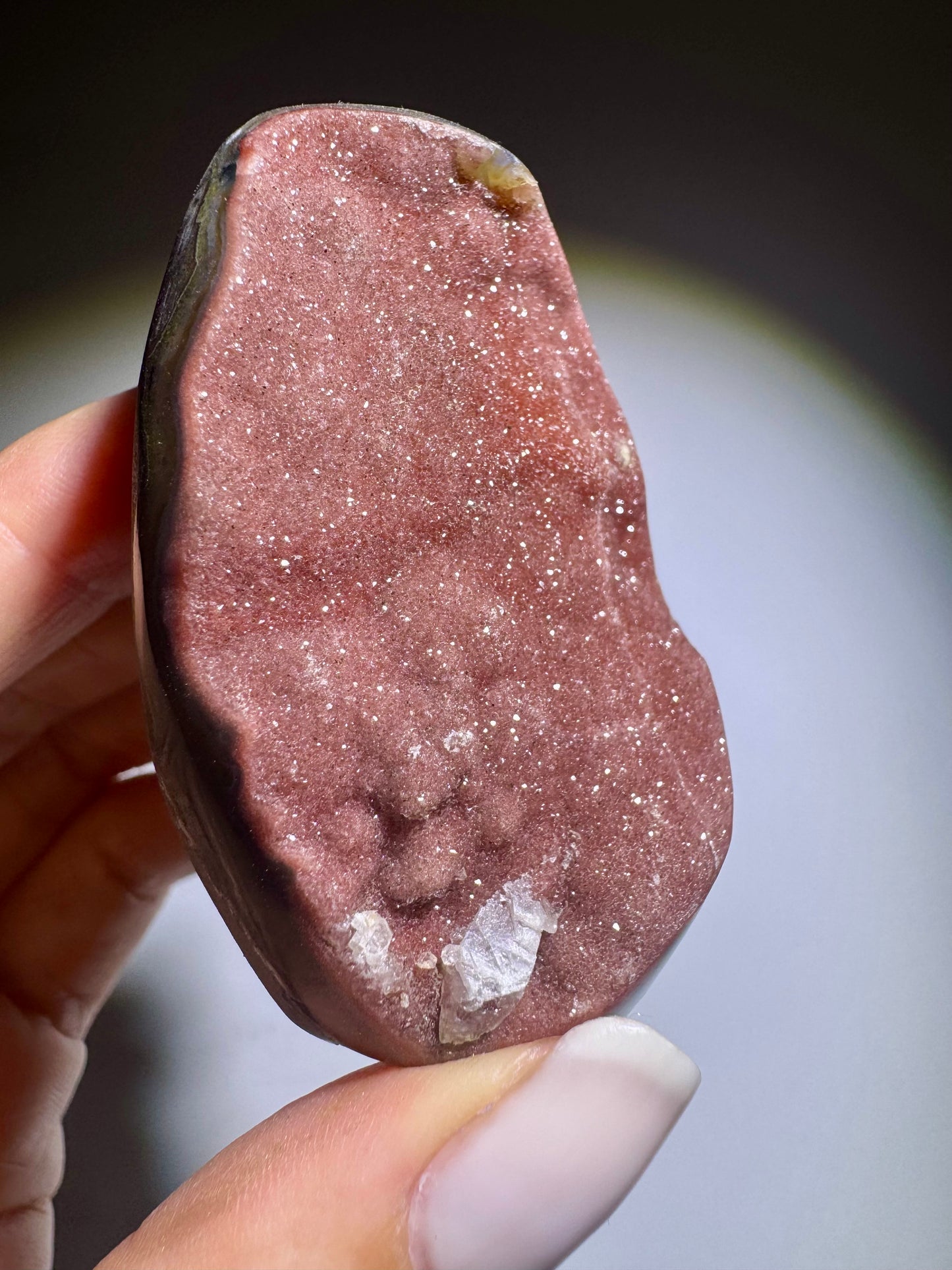Roter Amethyst Cutbase – 5.5 cm, 106 g – Seltene sugary Kristallrarität aus Uruguay ❤️