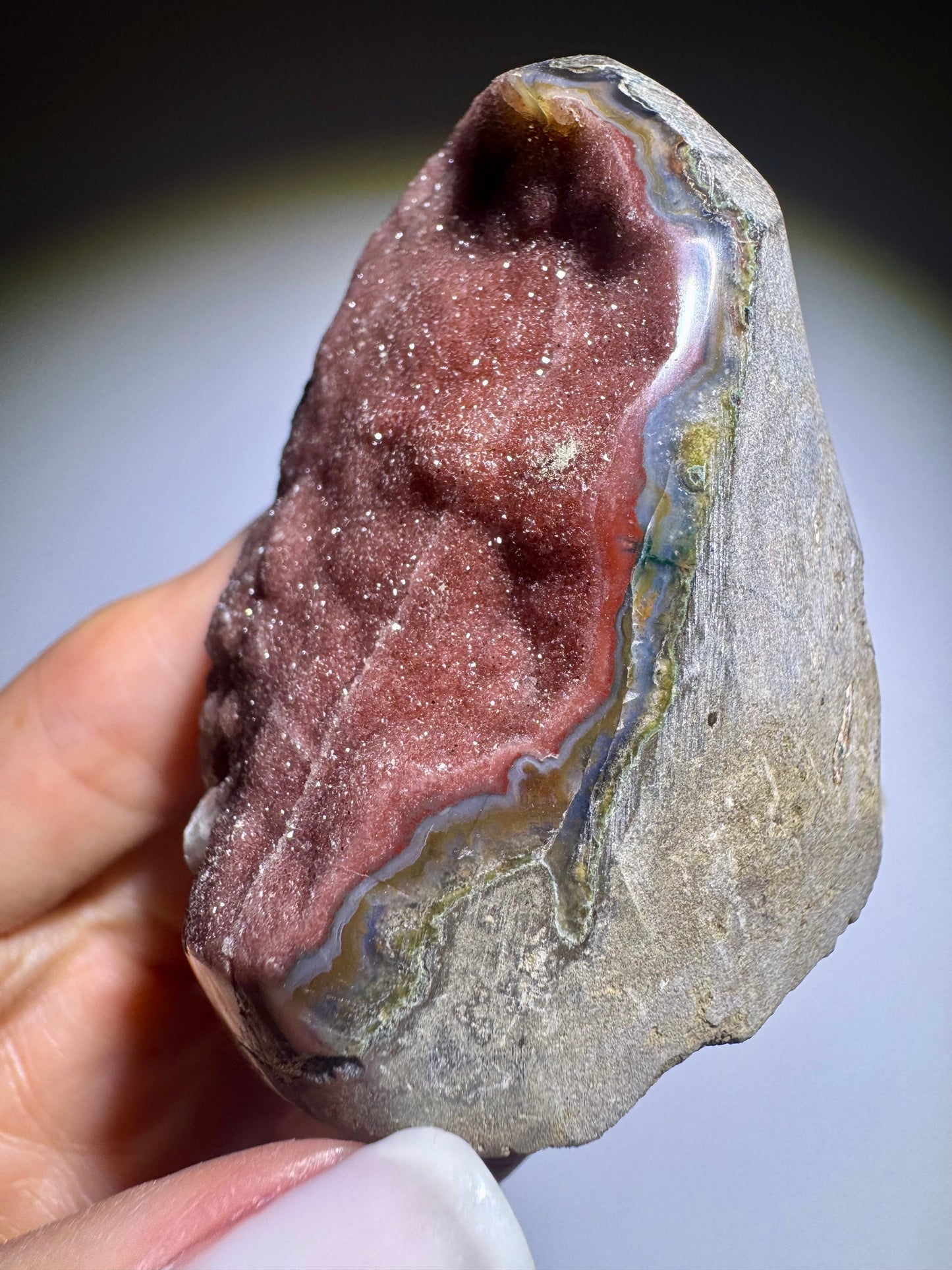 Roter Amethyst Cutbase – 5.5 cm, 106 g – Seltene sugary Kristallrarität aus Uruguay ❤️