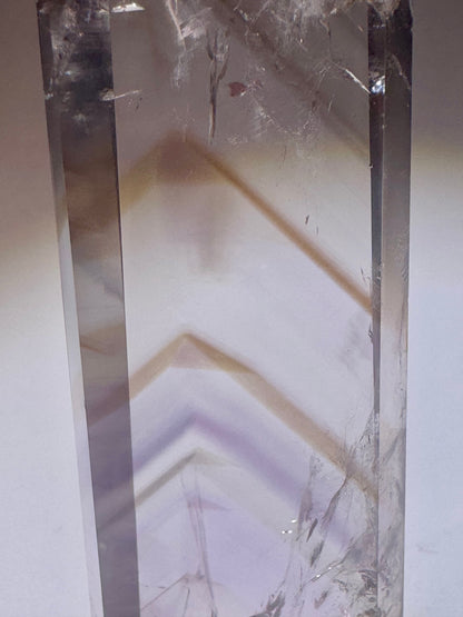 Ametrin-Phantomspitze mit Regenbogen – 7,5 cm, Museumsqualität