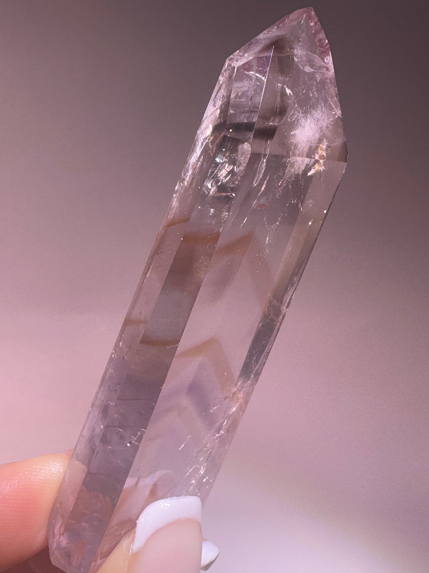 Ametrin-Phantomspitze mit fluoreszierenden Citrin-Phantomen & Regenbögen – 7,5 cm, Museumsqualität aus Brasilien
