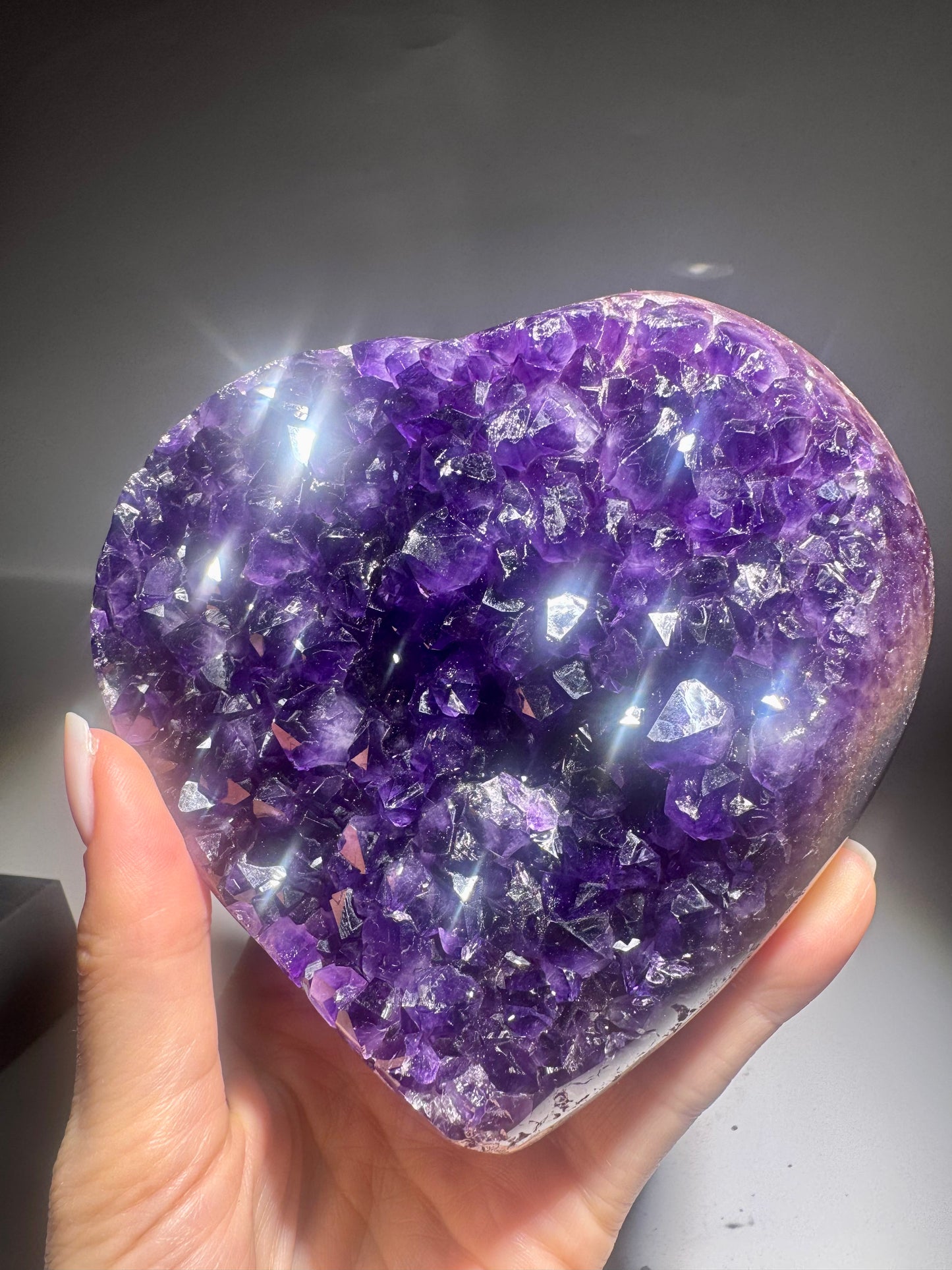 Exklusives Amethyst Herz 851 g Tiefviolett glossy Kristalle Uruguay