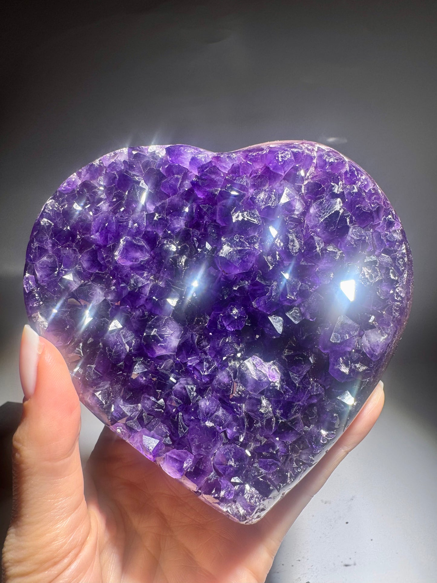 Exklusives Amethyst Herz 851 g Tiefviolett glossy Kristalle Uruguay