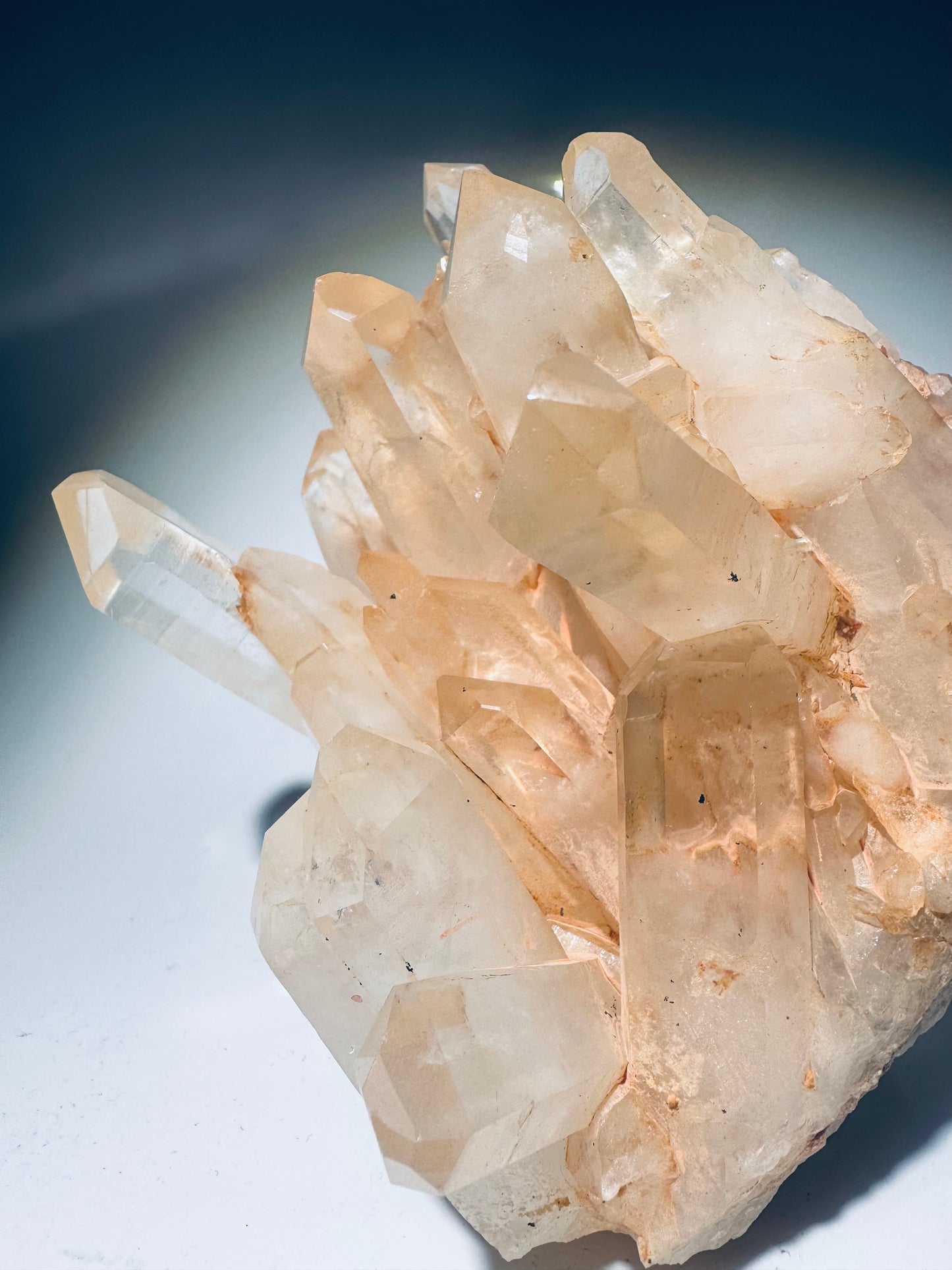 Seltene Himalaya-Quarzstufe mit sanftem Rosaschimmer & ethischer Herkunft ✨