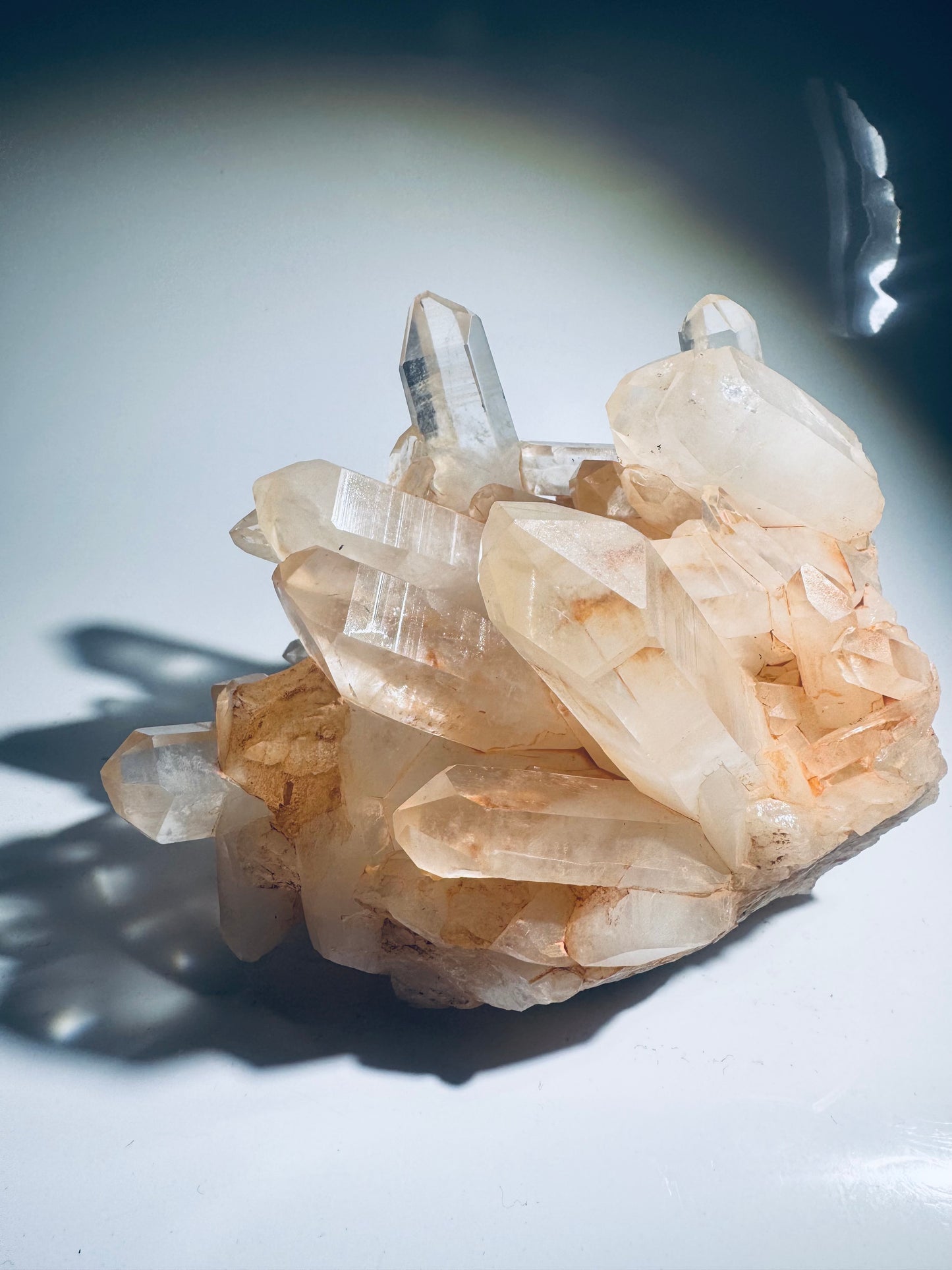 Seltene Himalaya-Quarzstufe mit sanftem Rosaschimmer & ethischer Herkunft ✨