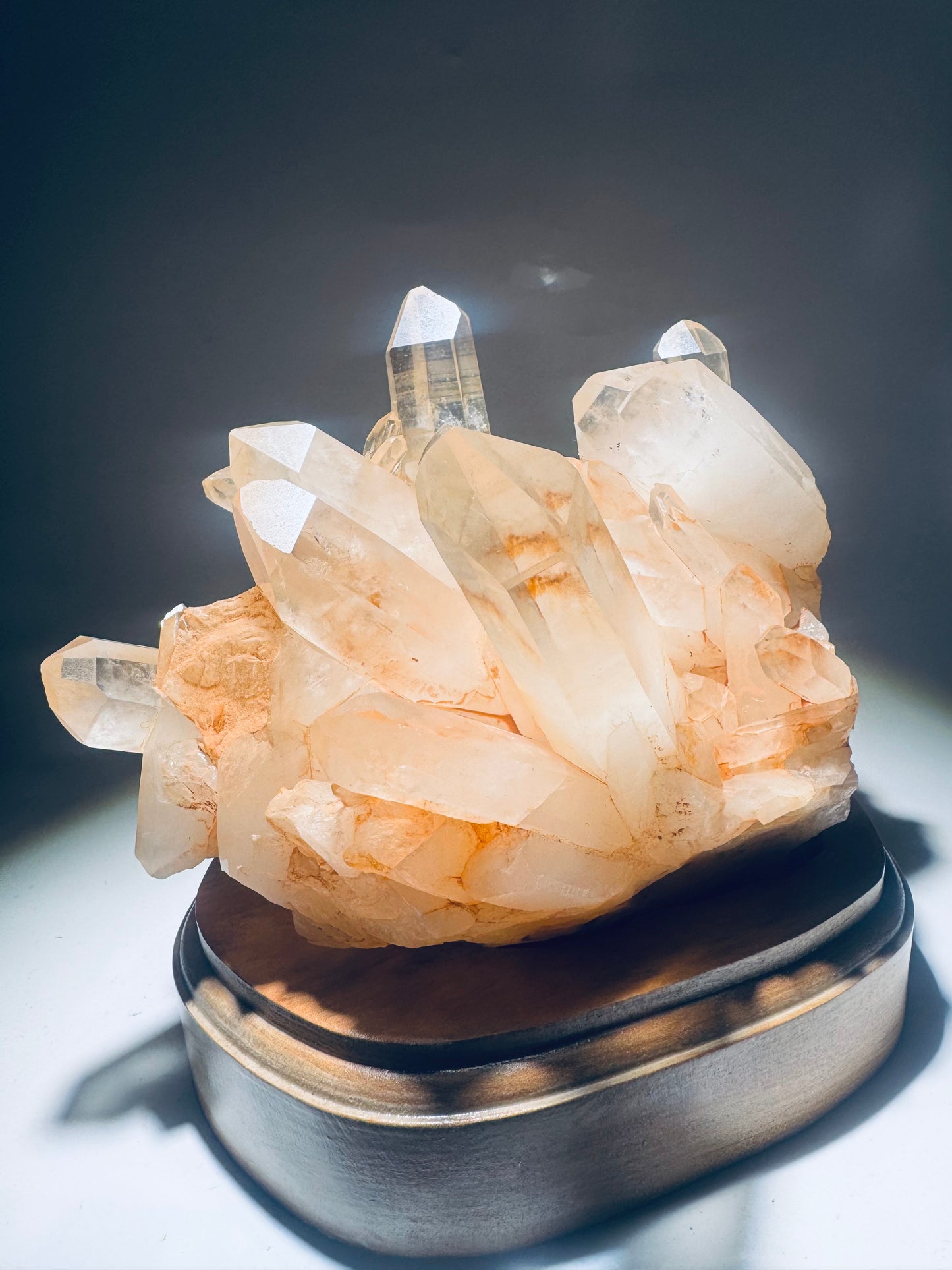 Seltene Himalaya-Quarzstufe mit sanftem Rosaschimmer & ethischer Herkunft ✨