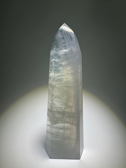 Tour de fluorite pastel très rare - 13 cm, 225 g