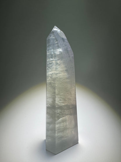 Tour de fluorite pastel très rare - 13 cm, 225 g
