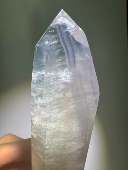 Tour de fluorite pastel très rare - 13 cm, 225 g