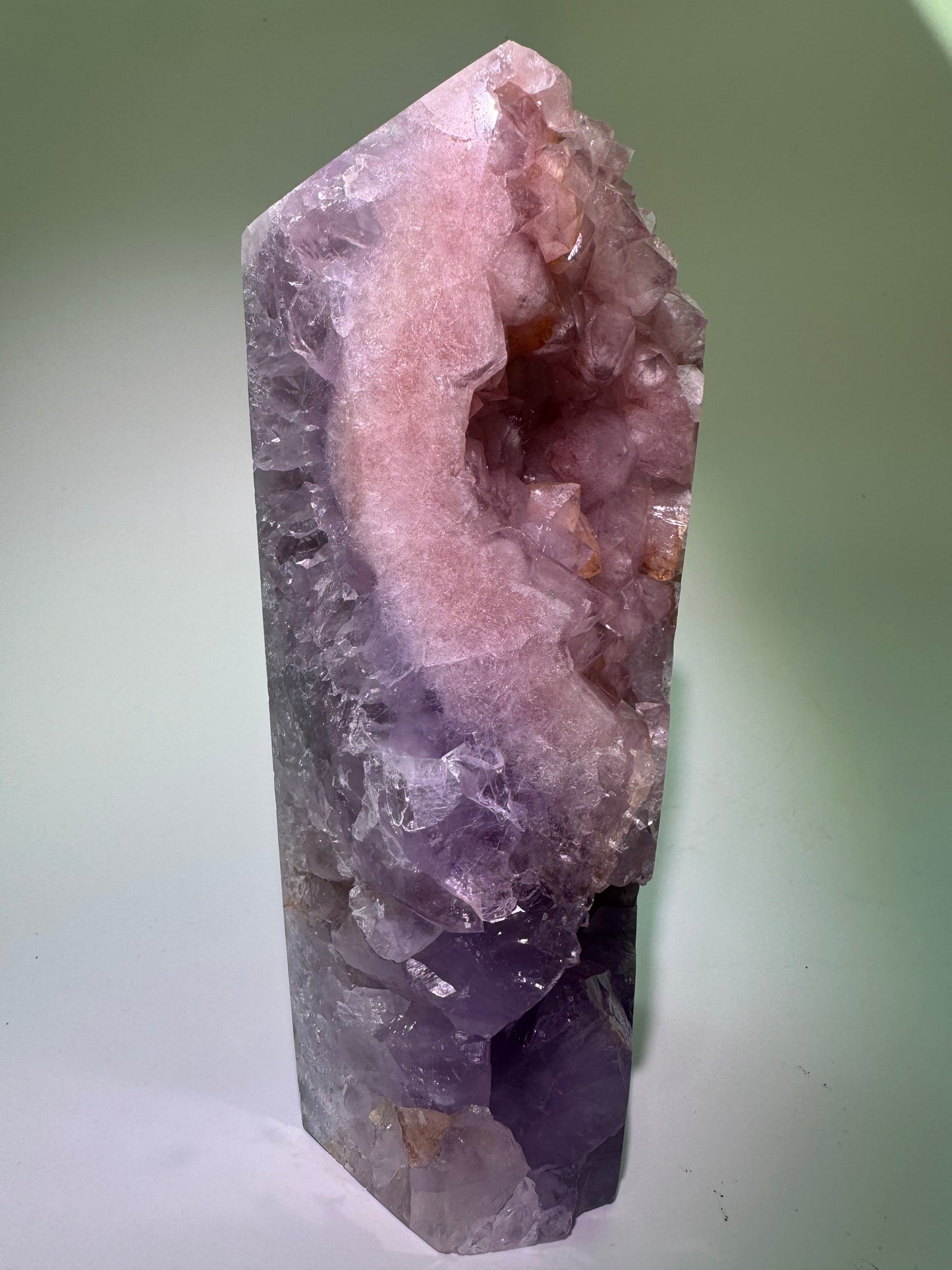 Riesige Pink-Amethyst-Spitze mit grossen Kristallen – 21,5 cm | 2,68 kg