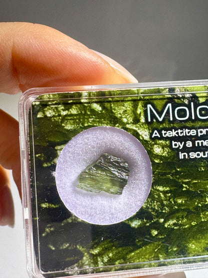 Moldavit Kristall 1 cm – Magischer Stein aus Meteoriteneinschlag, Unikat