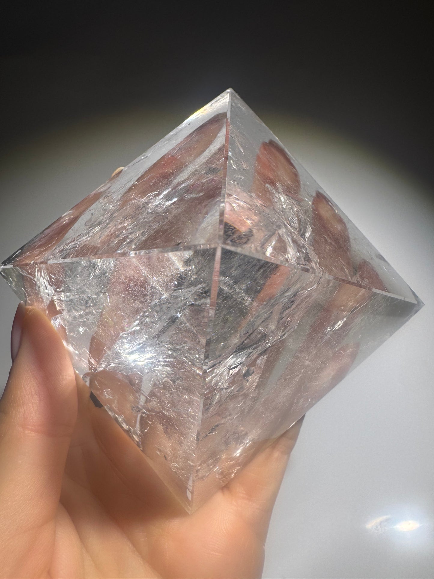 Lemurian Bergkristall Edelstein-Pyramide – Ultraklar mit Regenbogen ✨ 463g