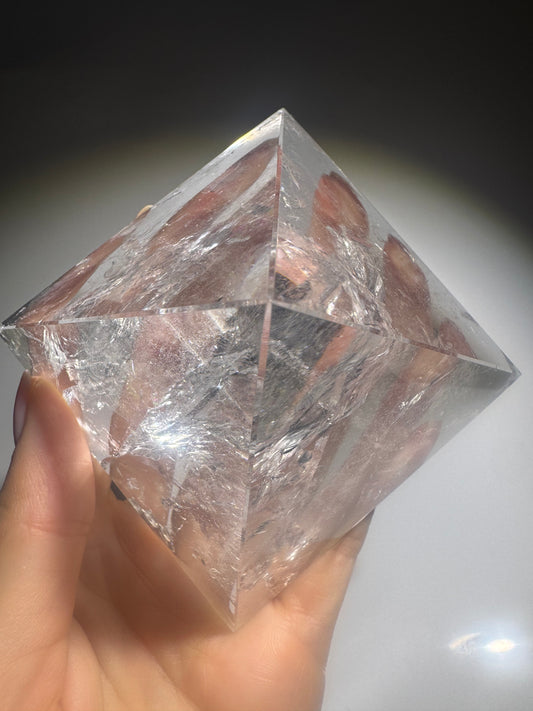 Lemurian Bergkristall Edelstein-Pyramide – Ultraklar mit Regenbogen ✨ 463g