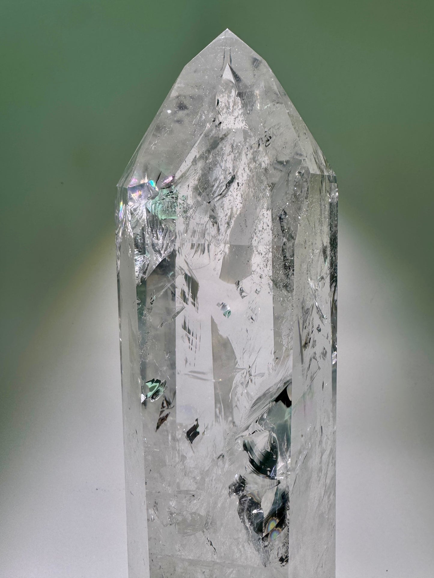 Lemurian Kristallspitze XXL – 37 cm, 5.5 kg Meisterkristall mit innerem Feuer