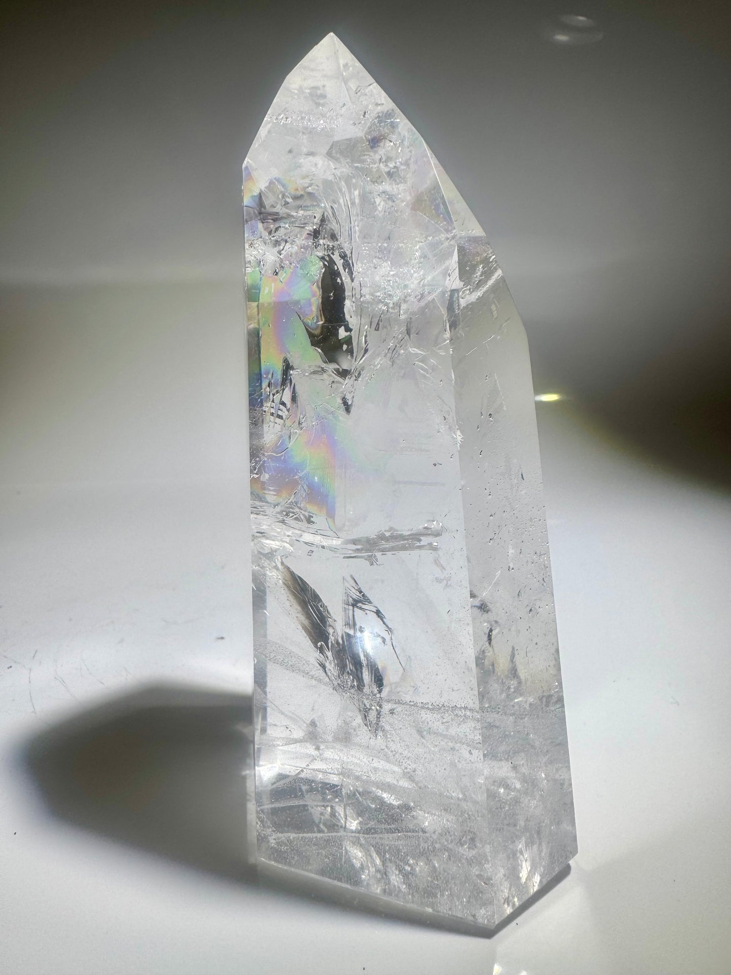 Ultra-clear Lemurian crystal point from Bahia, Brazil – 19 cm, 1.68 kg – Rainbow, fire &amp; exceptional transparency