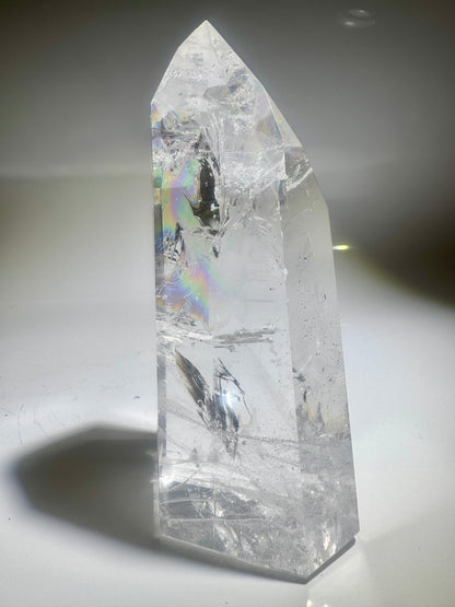 Ultra-clear Lemurian crystal point from Bahia, Brazil – 19 cm, 1.68 kg – Rainbow, fire &amp; exceptional transparency