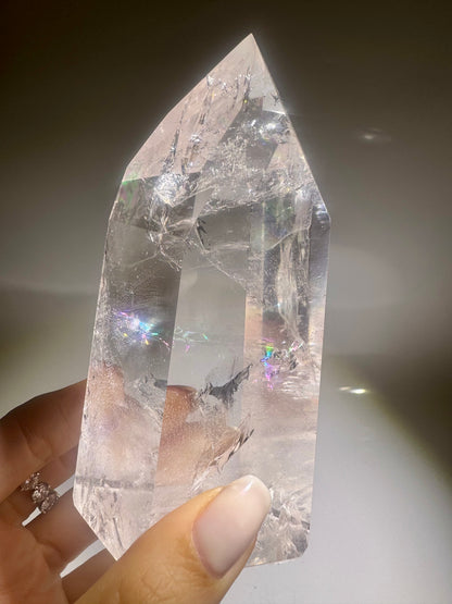 Ultra-clear Lemurian crystal point from Bahia, Brazil – 19 cm, 1.68 kg – Rainbow, fire &amp; exceptional transparency