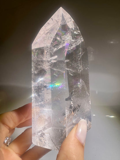 Ultra-clear Lemurian crystal point from Bahia, Brazil – 19 cm, 1.68 kg – Rainbow, fire &amp; exceptional transparency