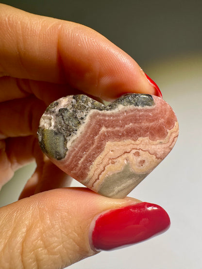 Lovely Rhodochrosite heart with a wonderful color gradient 💖 - 3.2cm