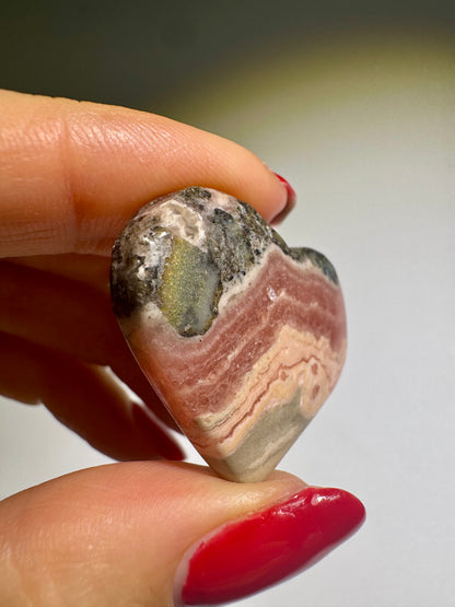 Lovely Rhodochrosite heart with a wonderful color gradient 💖 - 3.2cm