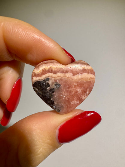Joli cœur en rhodochrosite avec un magnifique dégradé de couleurs 💖 - 2,6 cm
