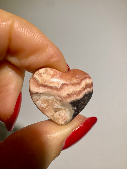 Joli cœur en rhodochrosite avec un magnifique dégradé de couleurs 💖 - 2,6 cm