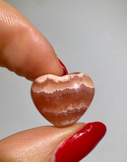 Joli cœur en rhodochrosite avec un magnifique dégradé de couleurs 💖 - 1,7 cm