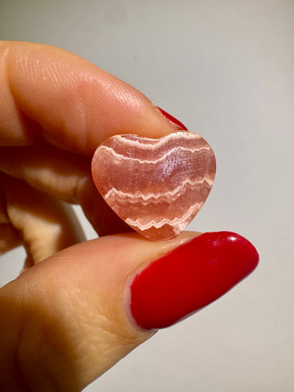 Joli cœur en rhodochrosite avec un magnifique dégradé de couleurs 💖 - 1,7 cm