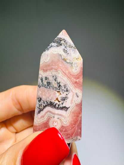 Douce dentelle de rhodochrosite avec un merveilleux dégradé de couleurs 💕 - 4,3 cm