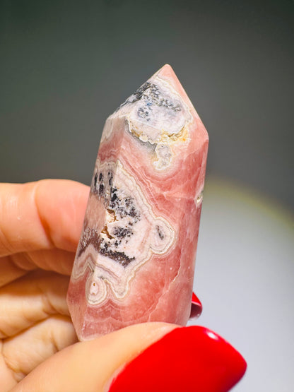 Douce dentelle de rhodochrosite avec un merveilleux dégradé de couleurs 💕 - 4,3 cm