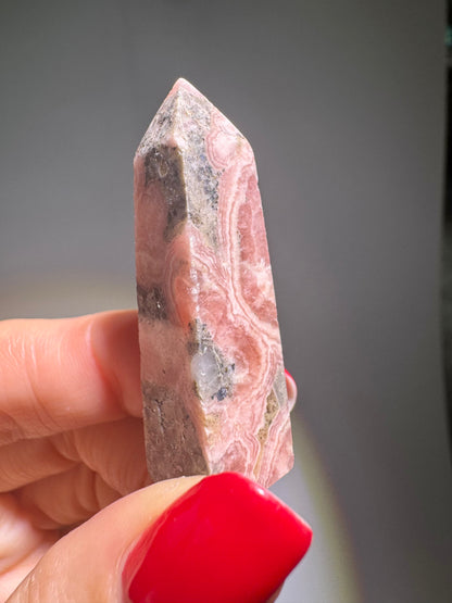 Jolie dentelle en rhodochrosite avec un magnifique dégradé de couleurs 💕 - 4,4 cm